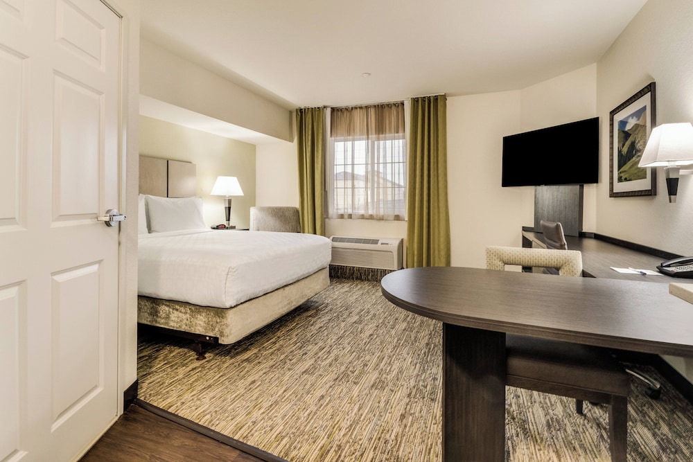 Candlewood Suites 48/48