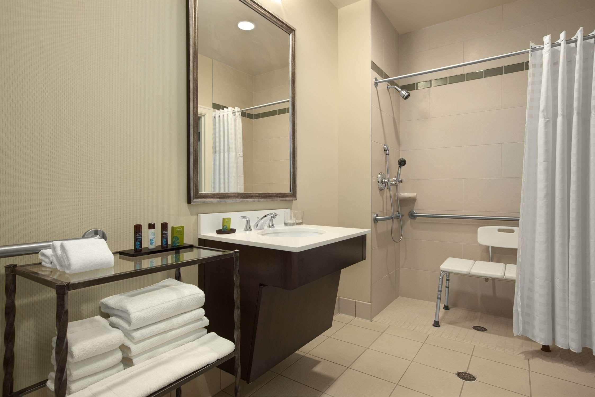 2 Rooms, Suite, King Bed, Accessible