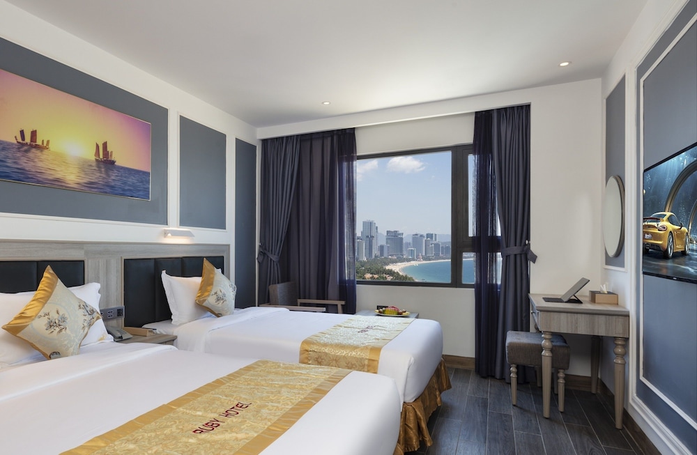 Deluxe, Twin Beds, City View