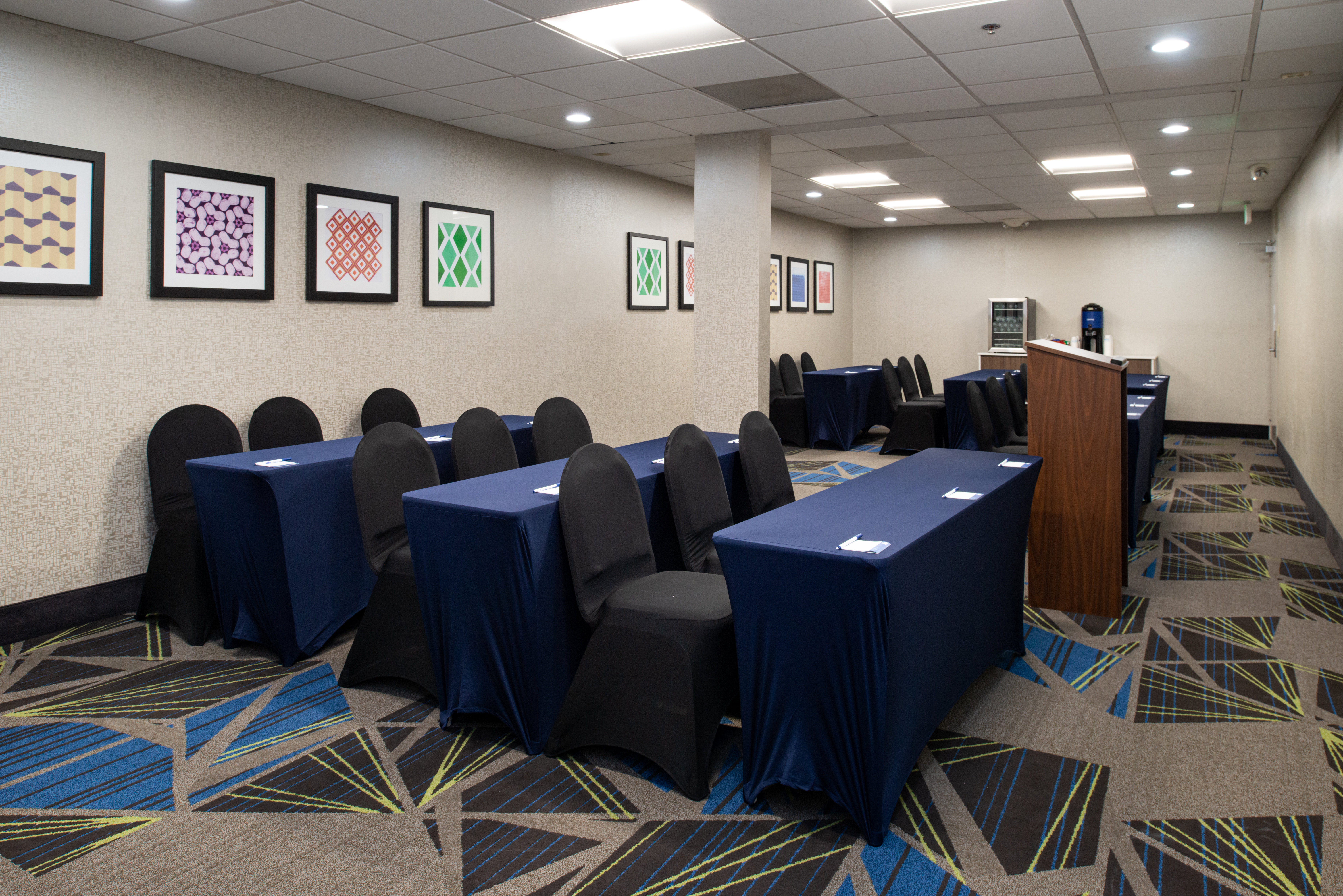 Holiday Inn Express Hotel And Suites Los Angeles Downtown West 47/55