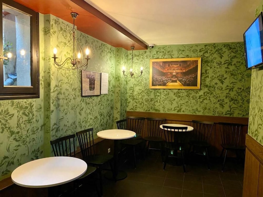 The Walled off Hotel Paris 49/50