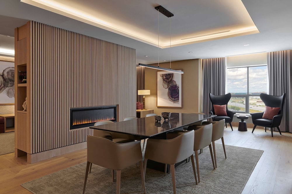 Hilton Toronto Airport Hotel & Suites 45/79