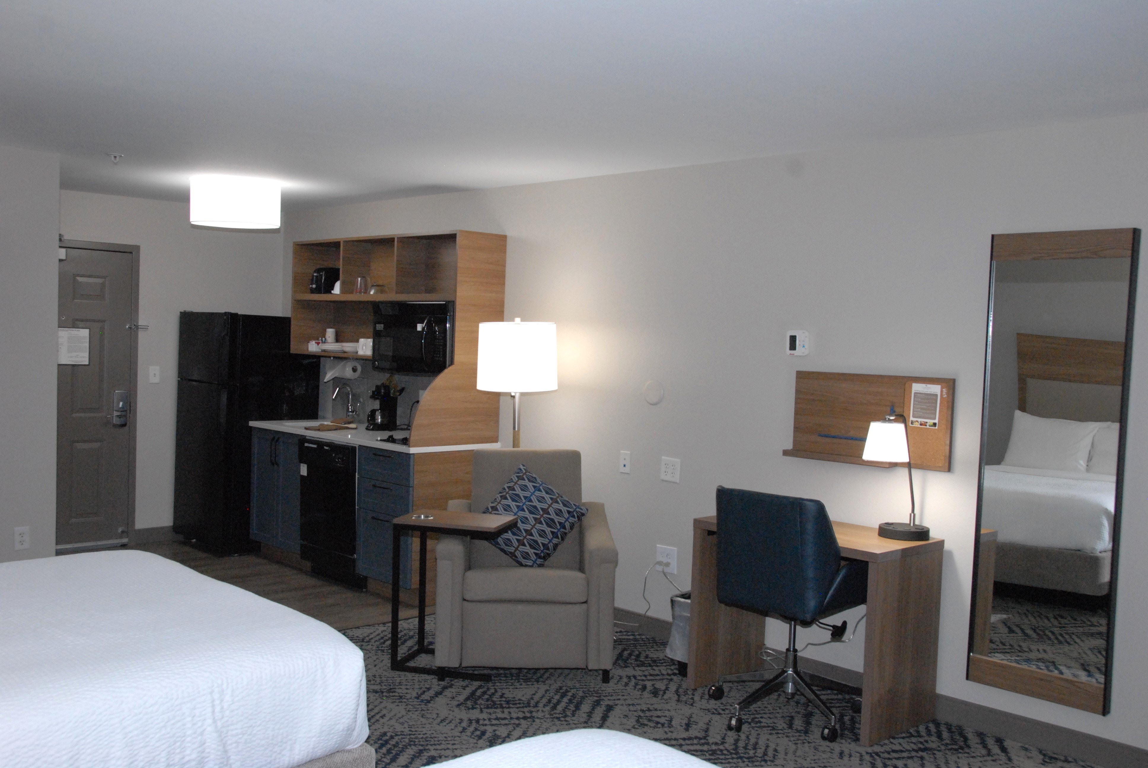 Candlewood Suites Tallahassee 8/44