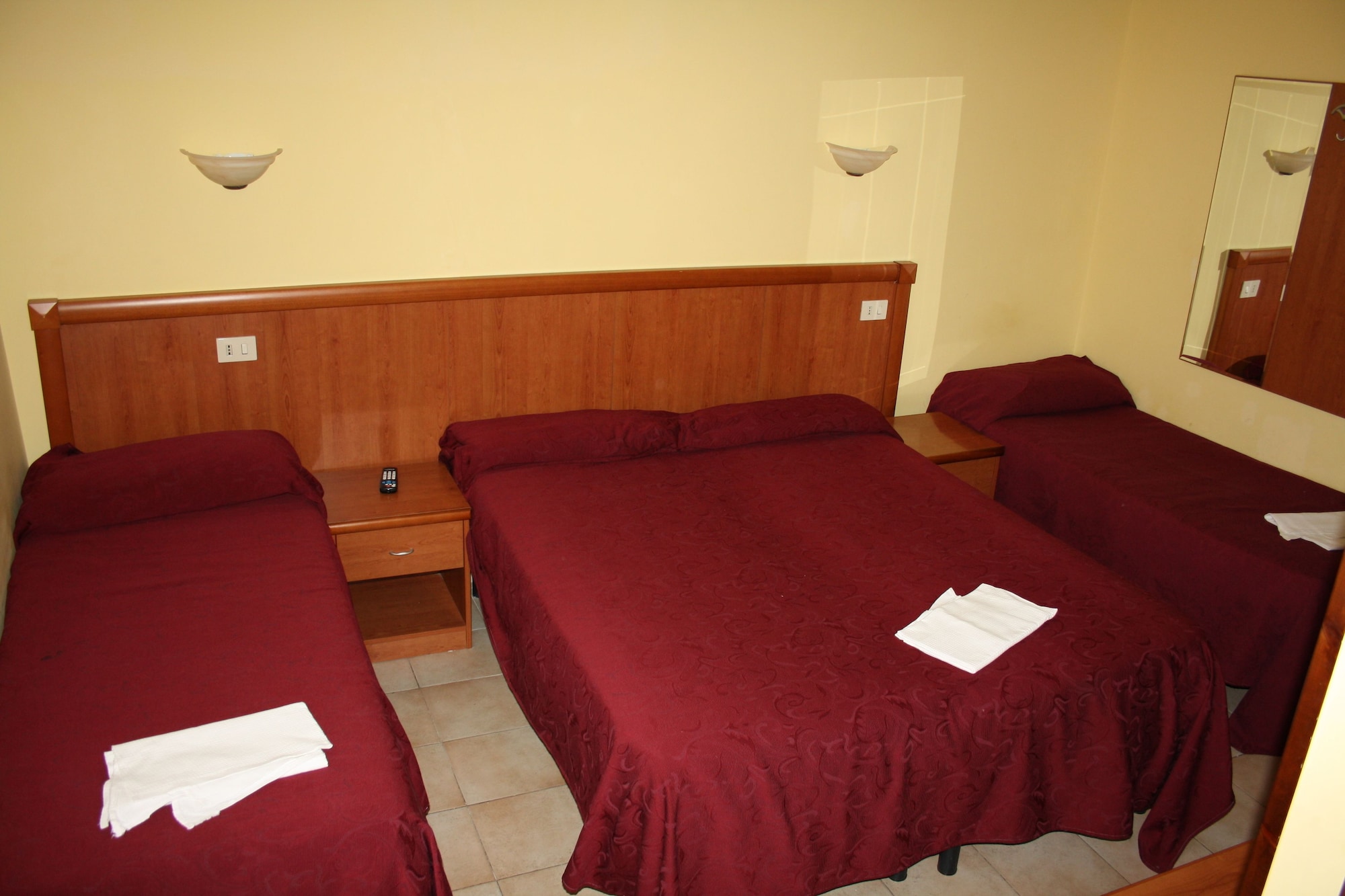 ROOM, TRIPLE
