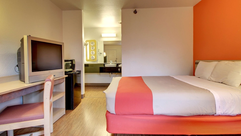 Motel6 Des Moines, IA - North 38/61