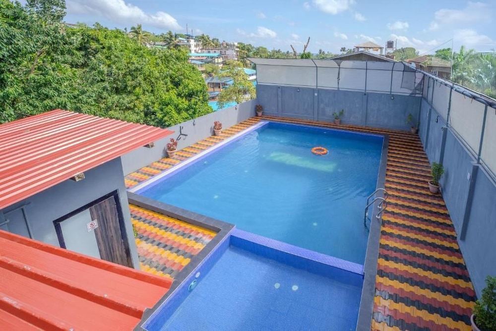 Hotel Mainak 24/36