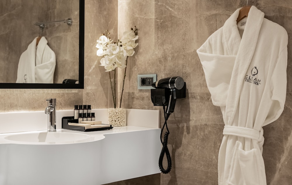 Gleam Collection Hotel 62/62