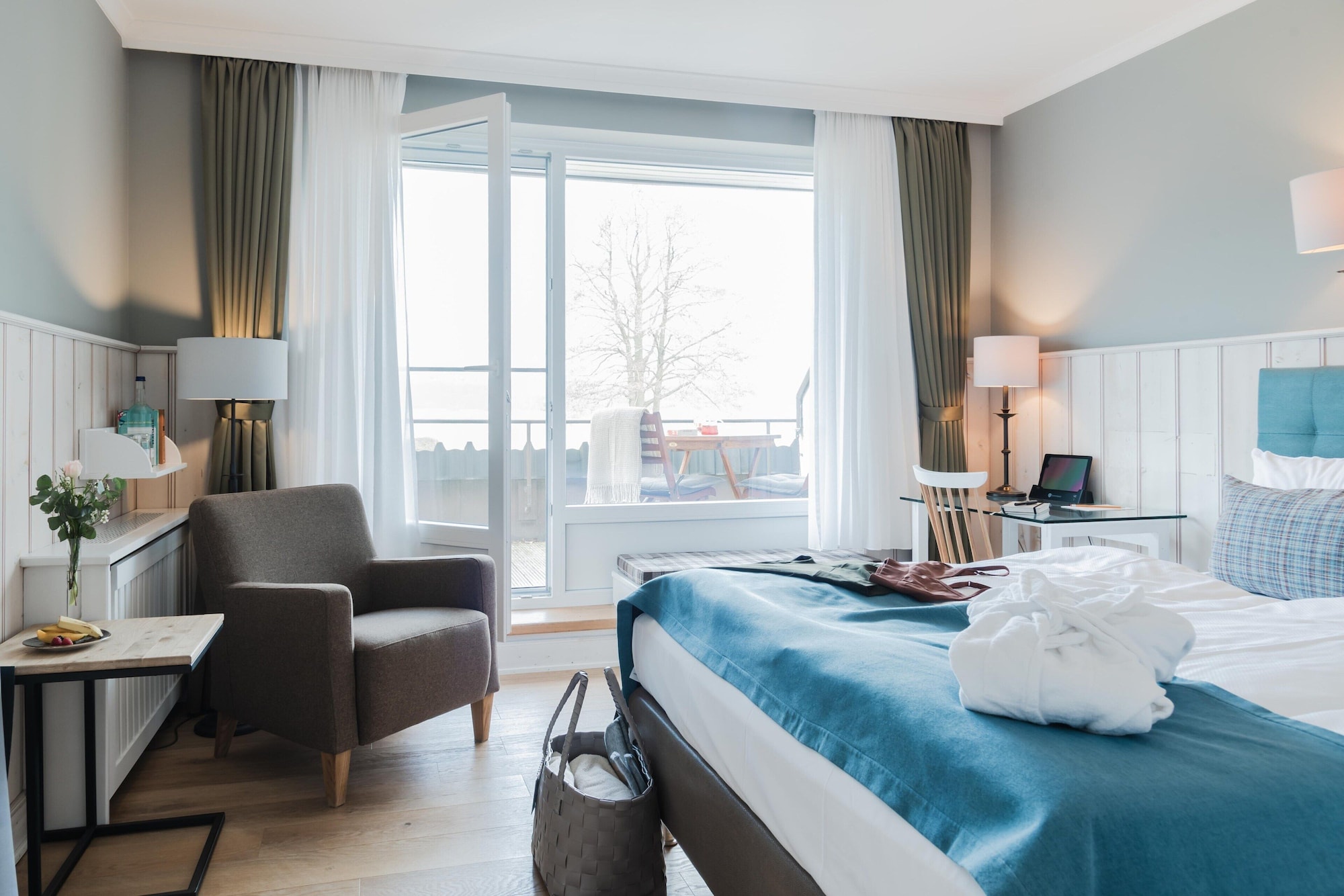 Standard, Double Bed, Lake View