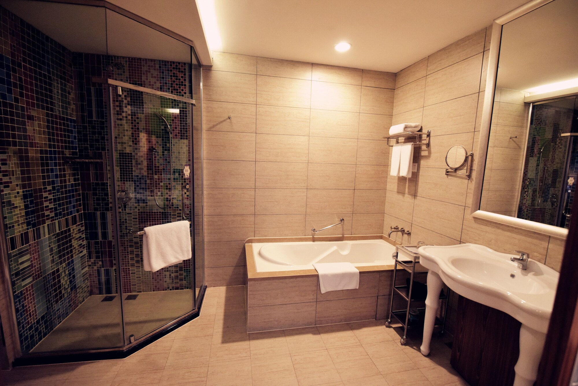 1 BEDROOM, MEZZANINE, LOFT, LUXURY