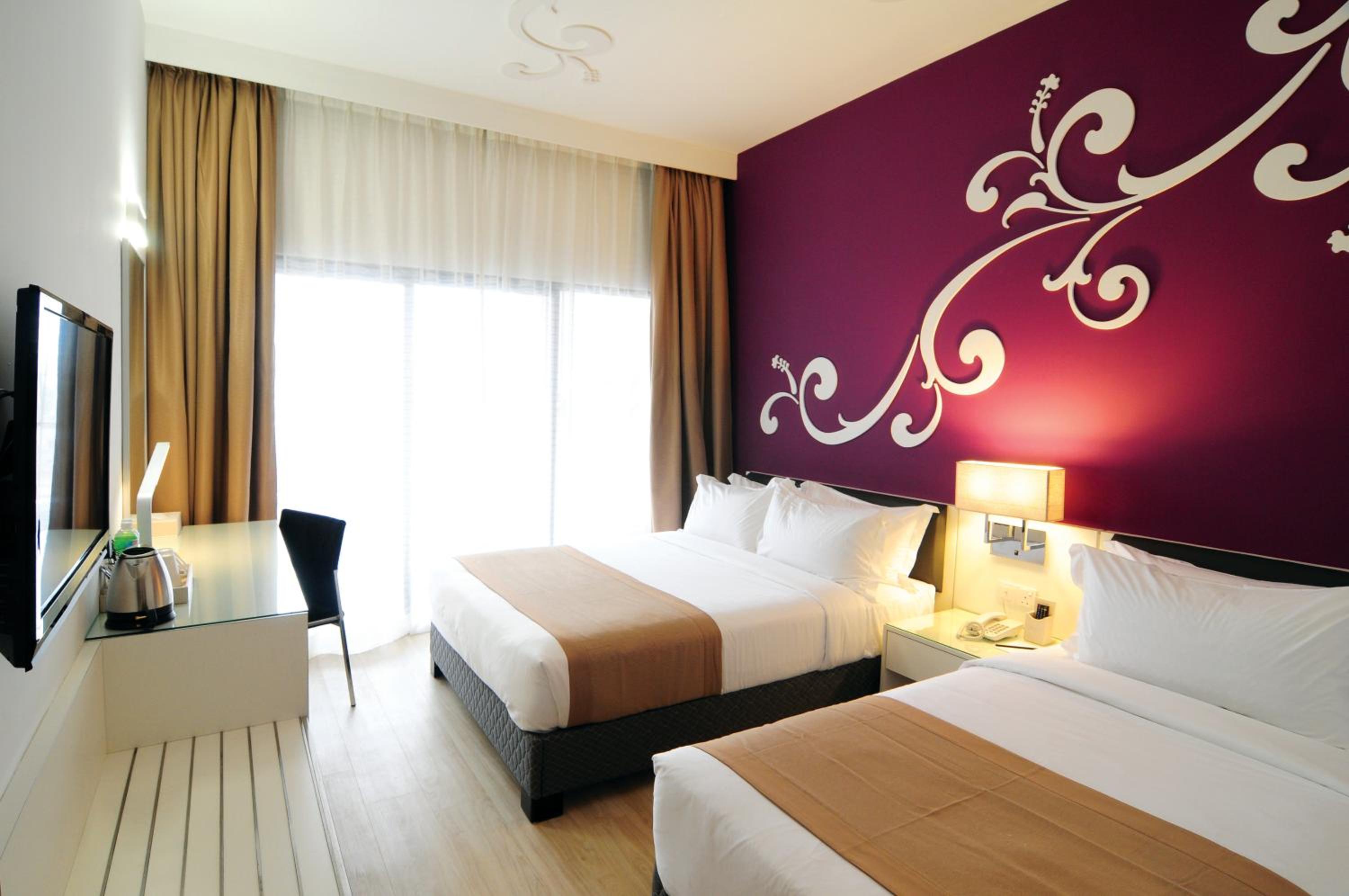 Deluxe, Balcony