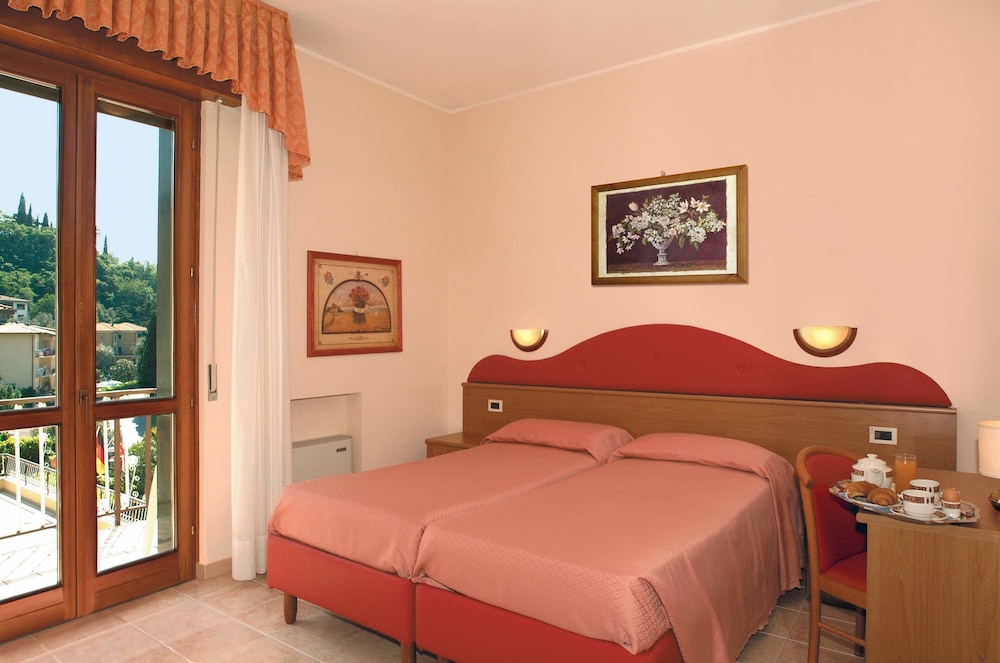 Hotel Cristallo 12/45