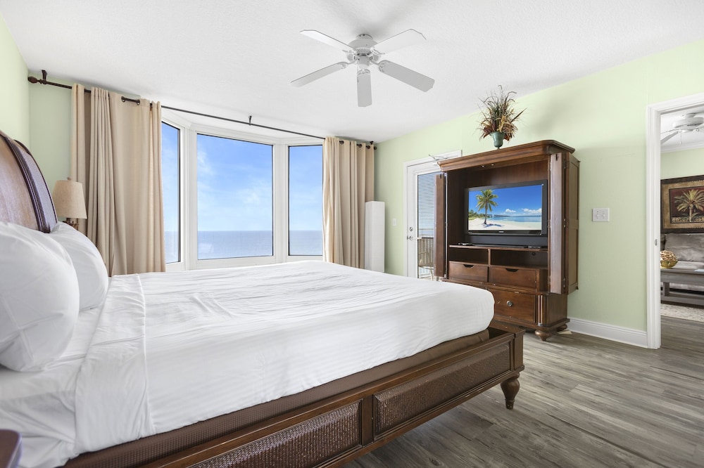 236 Emerald Beach Resort 53/80