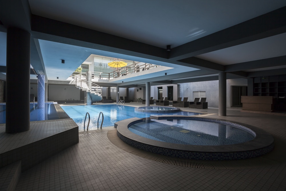 LONG BEACH HOTEL 18/38