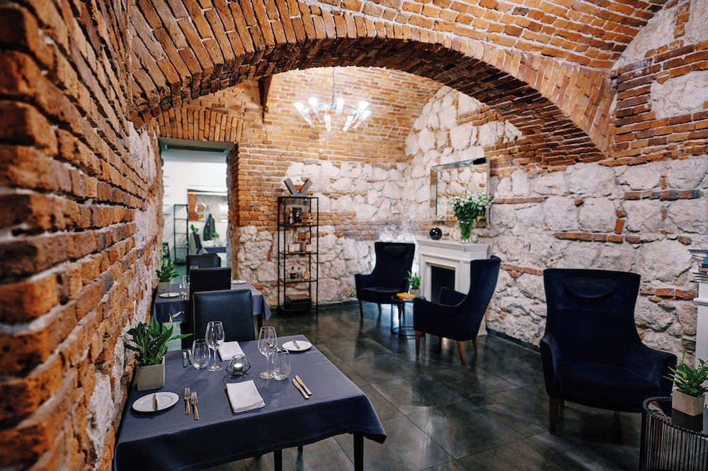 QUEEN BOUTIQUE HOTEL 45/62