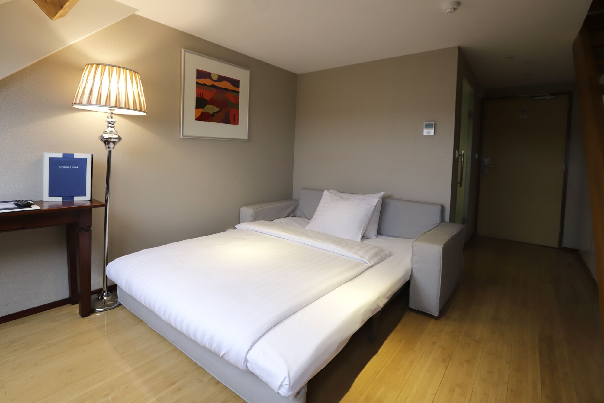 COTTAGE, QUEEN BED, SOFA, ELEVATOR
