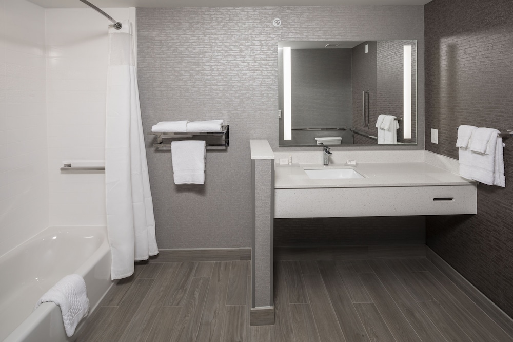 Fairfield Inn & Suites By Marriott Oklahoma City Downtown 8/39