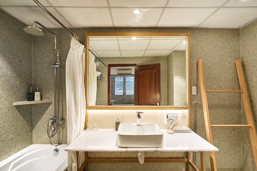 Sky Gem Hotel - Ben Thanh 62/63
