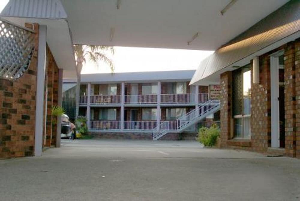 Best Western Parkside Motor Inn 11/33
