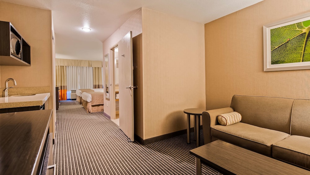 Best Western Plus Rama Inn & Suites 10/34