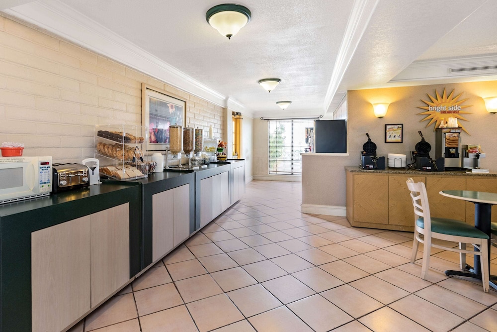 La Quinta Inn El Paso West 12/50