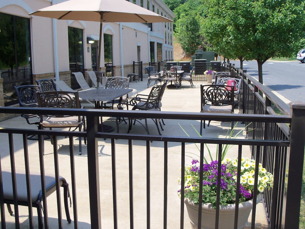 Holiday Inn Express Hotel & Suites Winchester 2/50