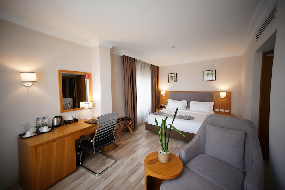 Mado Hotel 27/66