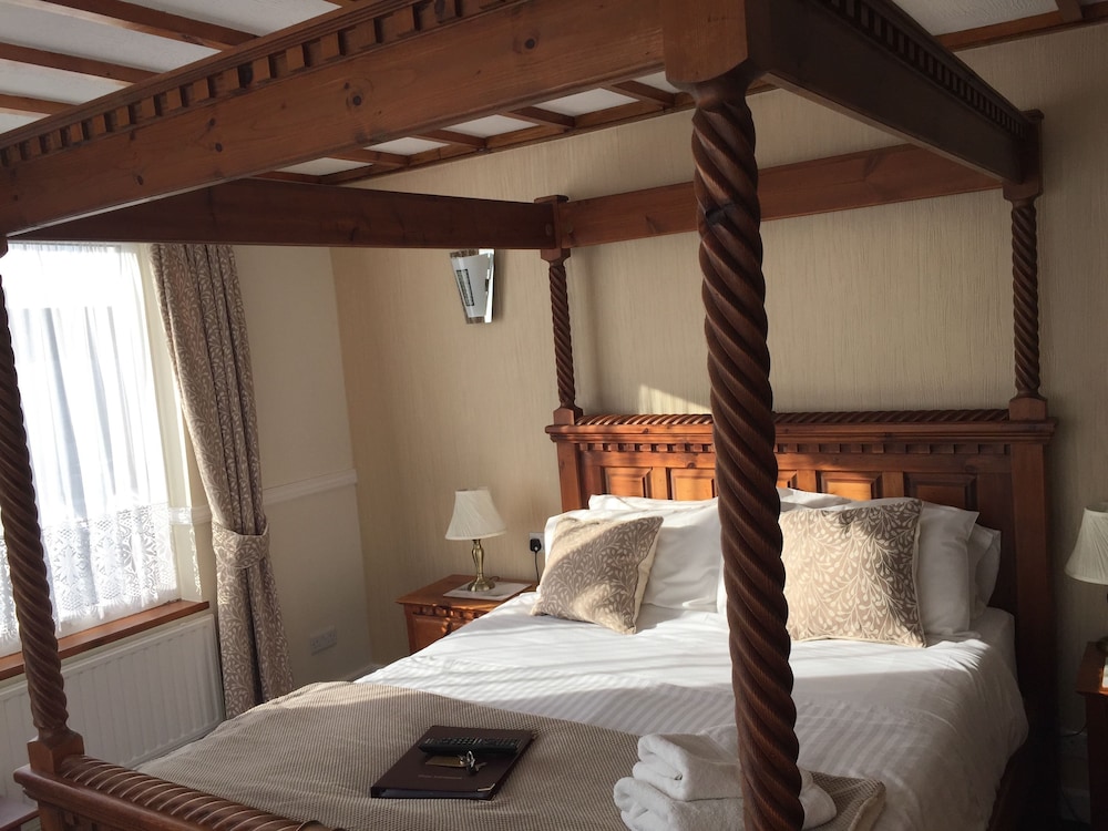 Edgcumbe Guest House 17/32