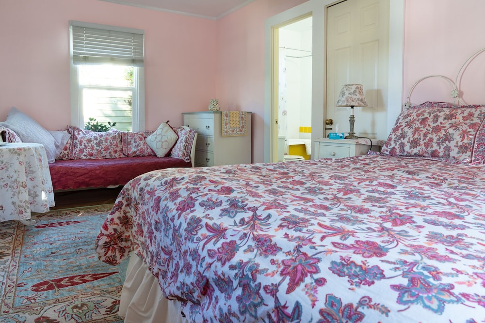 Secret Garden Inn 27/73