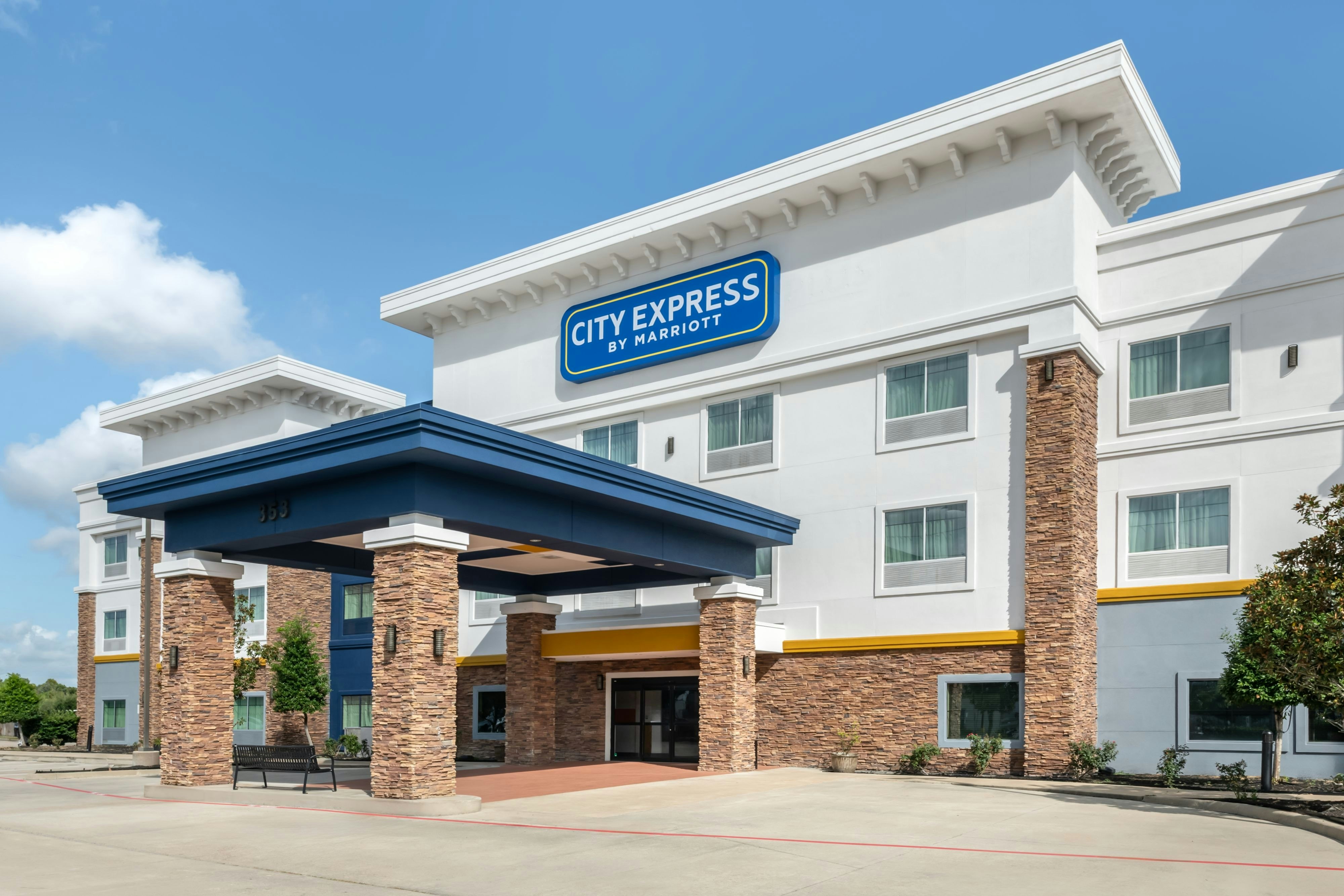 City Express by Marriott Spring 1/48