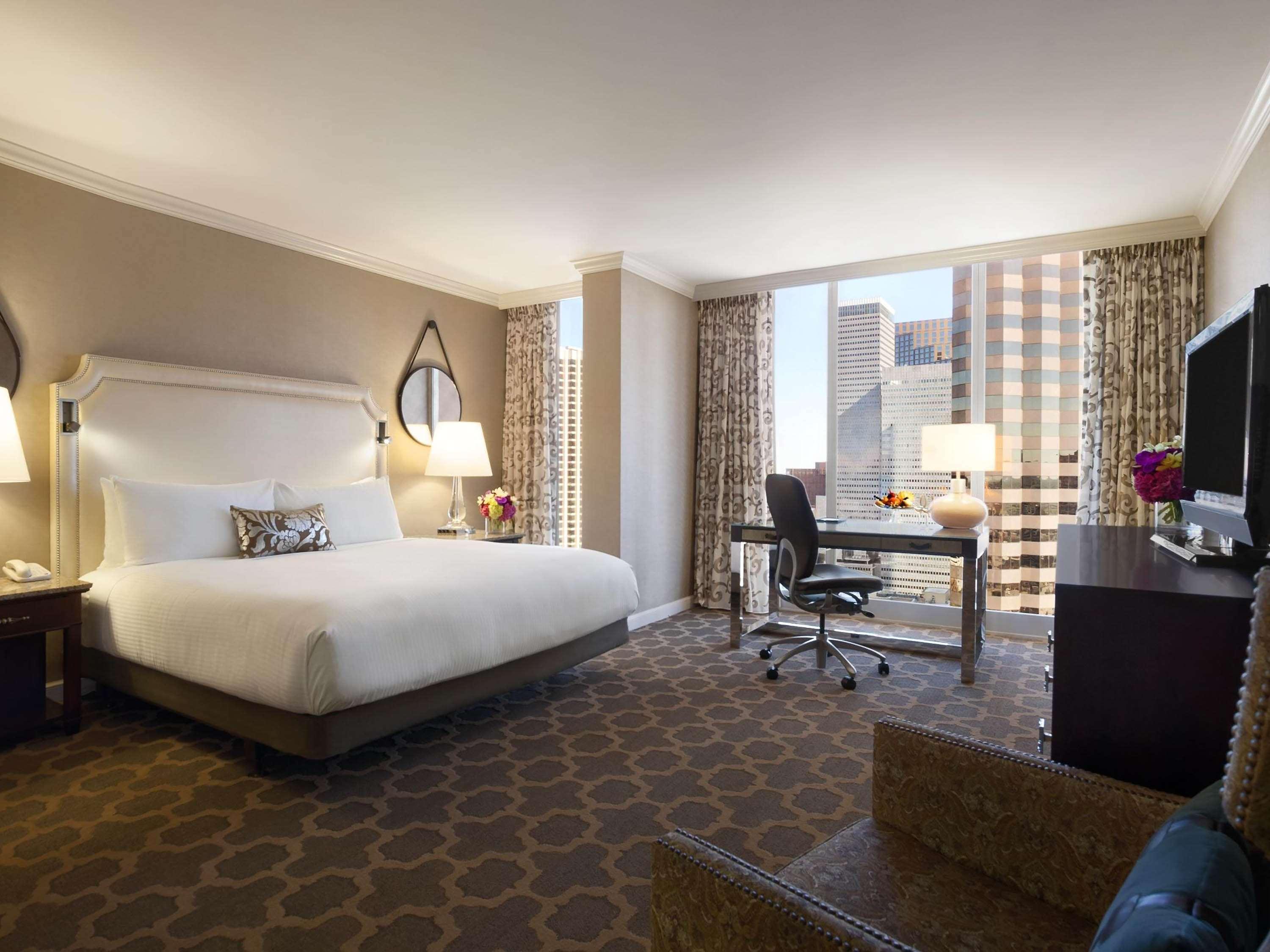 Fairmont, King Bed, City View
