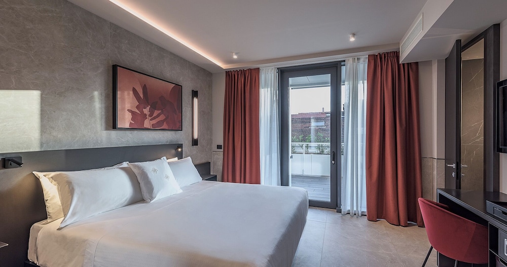 TOWER, DELUXE, QUEEN BED, TERRACE