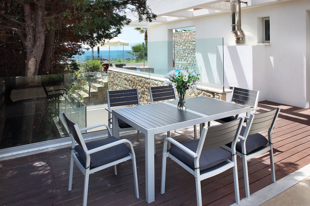 Paradise Cove Luxurious Beach Villas 29/50