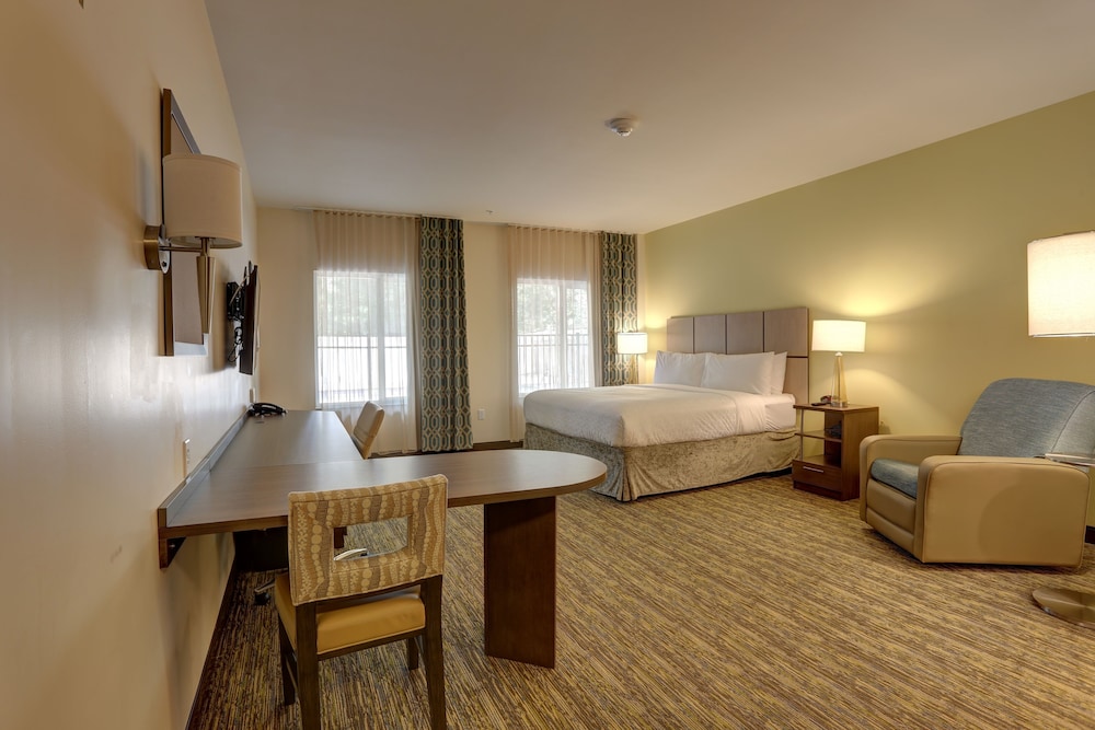Candlewood Suites Safety Harbor 30/56