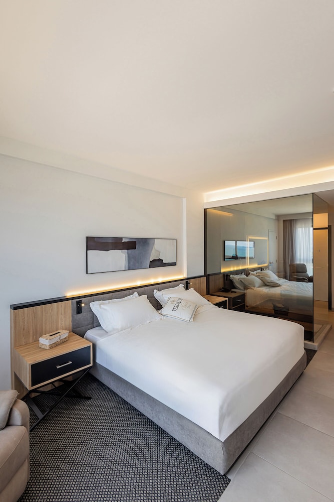 The View - Saint George Hotel 12/49