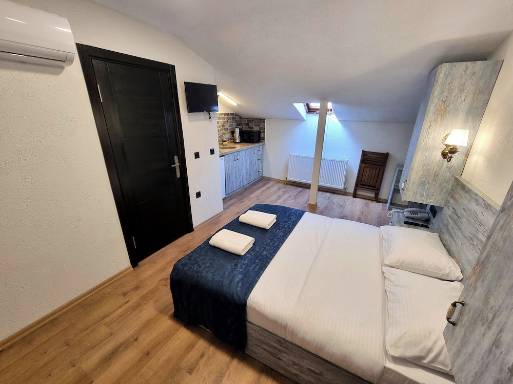 LOFT, ECONOMY