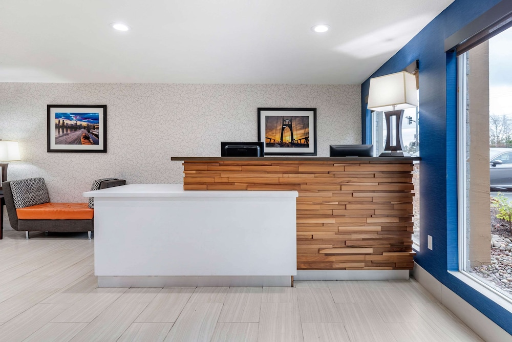 Comfort Inn and Suites Tigard near Washington Square 4/35