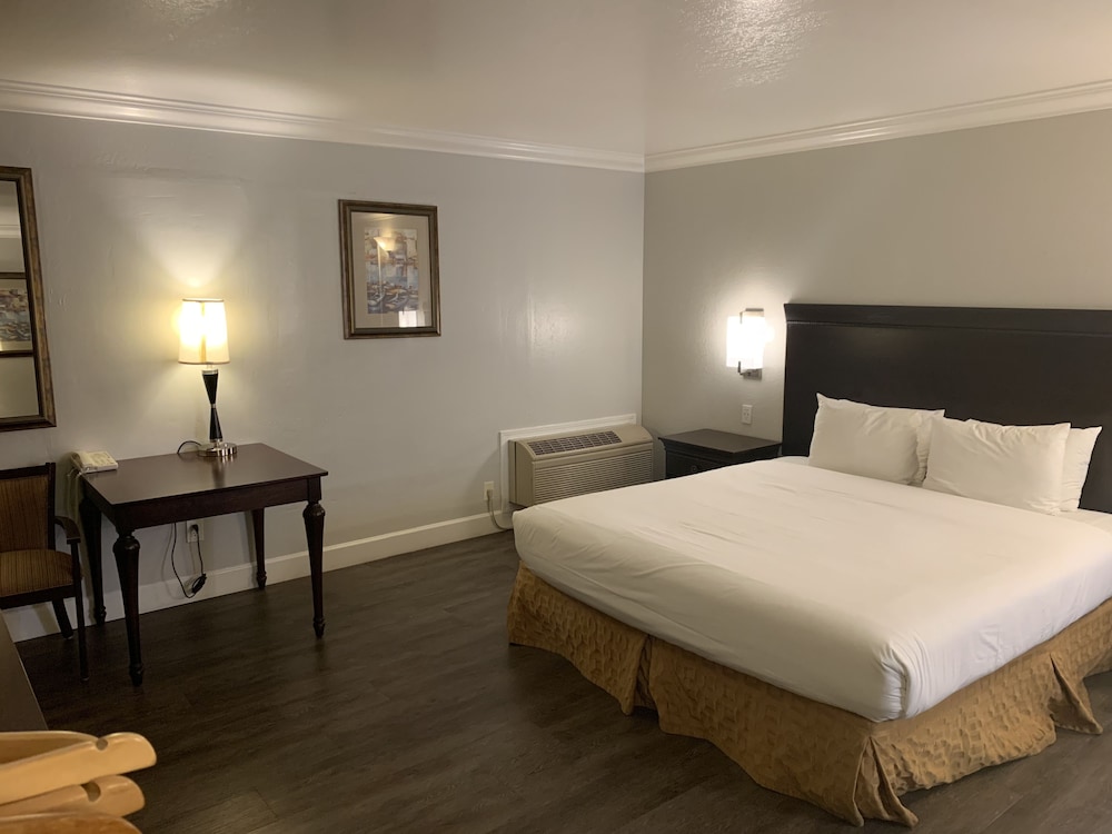 ROOM, QUEEN BED, ACCESSIBLE