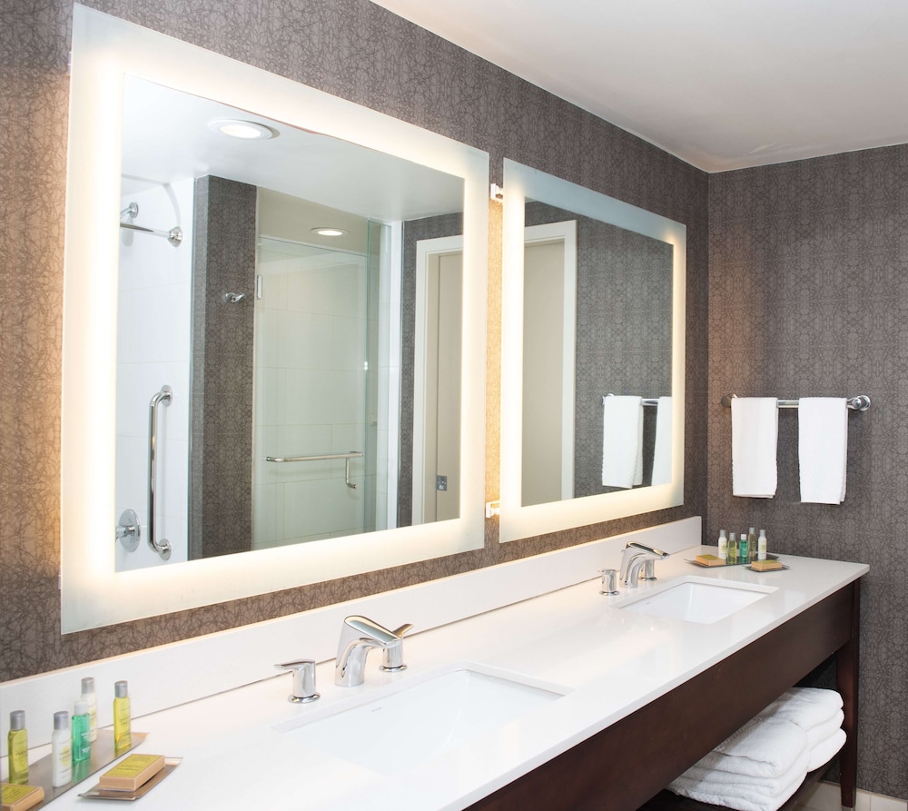 DOUBLETREE BY HILTON HOTEL AND SUITES CHARLESTON AIRPORT 5/60