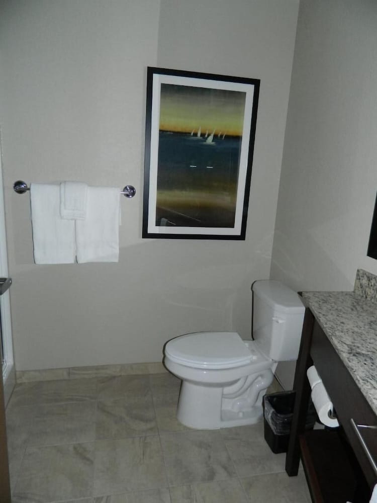 Brookstone Lodge Suites 14/35