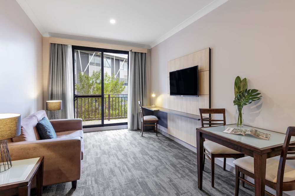 Oaks Sydney North Ryde Suites 8/20