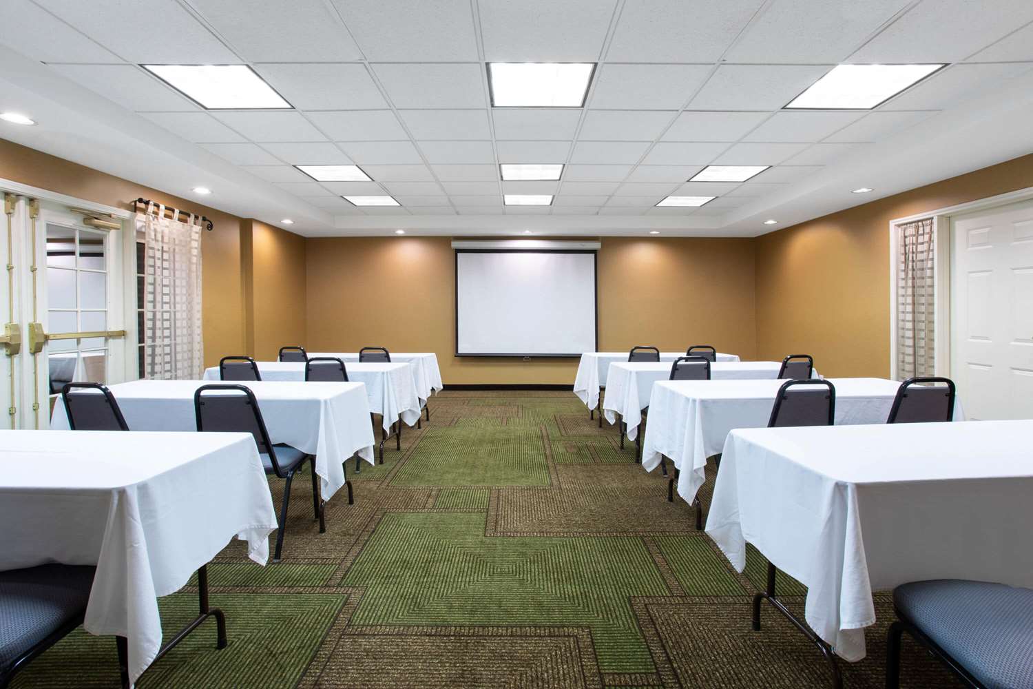 La Quinta Inn & Suites by Wyndham Denver Southwest Lakewood 36/43