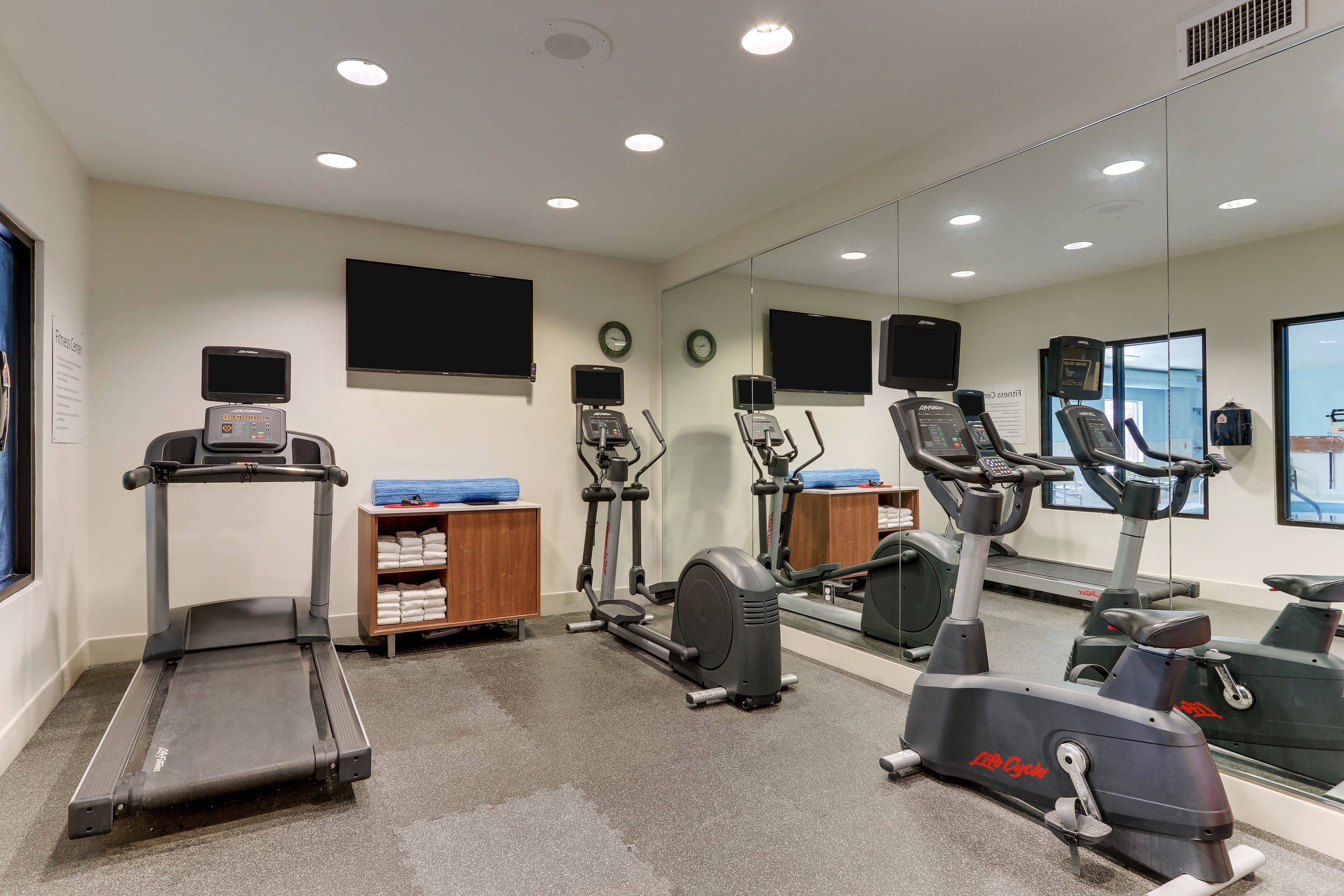 Holiday Inn Express & Suites Dayton-Centerville by IHG 32/52