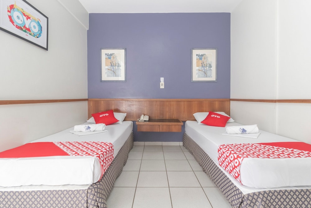 ROOM, TWIN BEDS