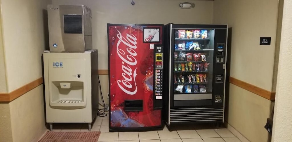 Hometown Inn Suites 25/50