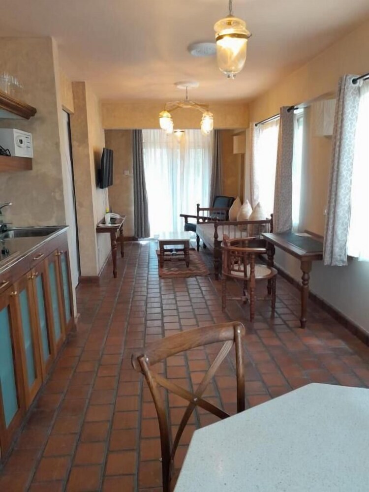 Woodmere Serviced Apartments 36/50