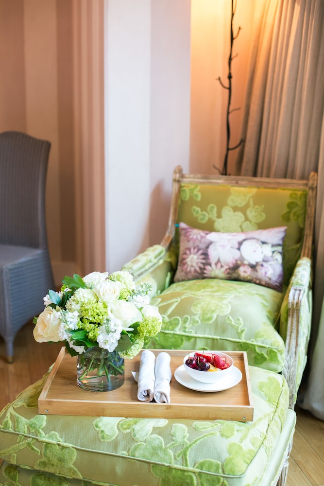 The Ivy At Verity 23/76