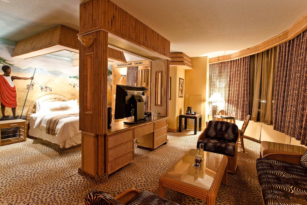 Fantasyland Hotel 61/84