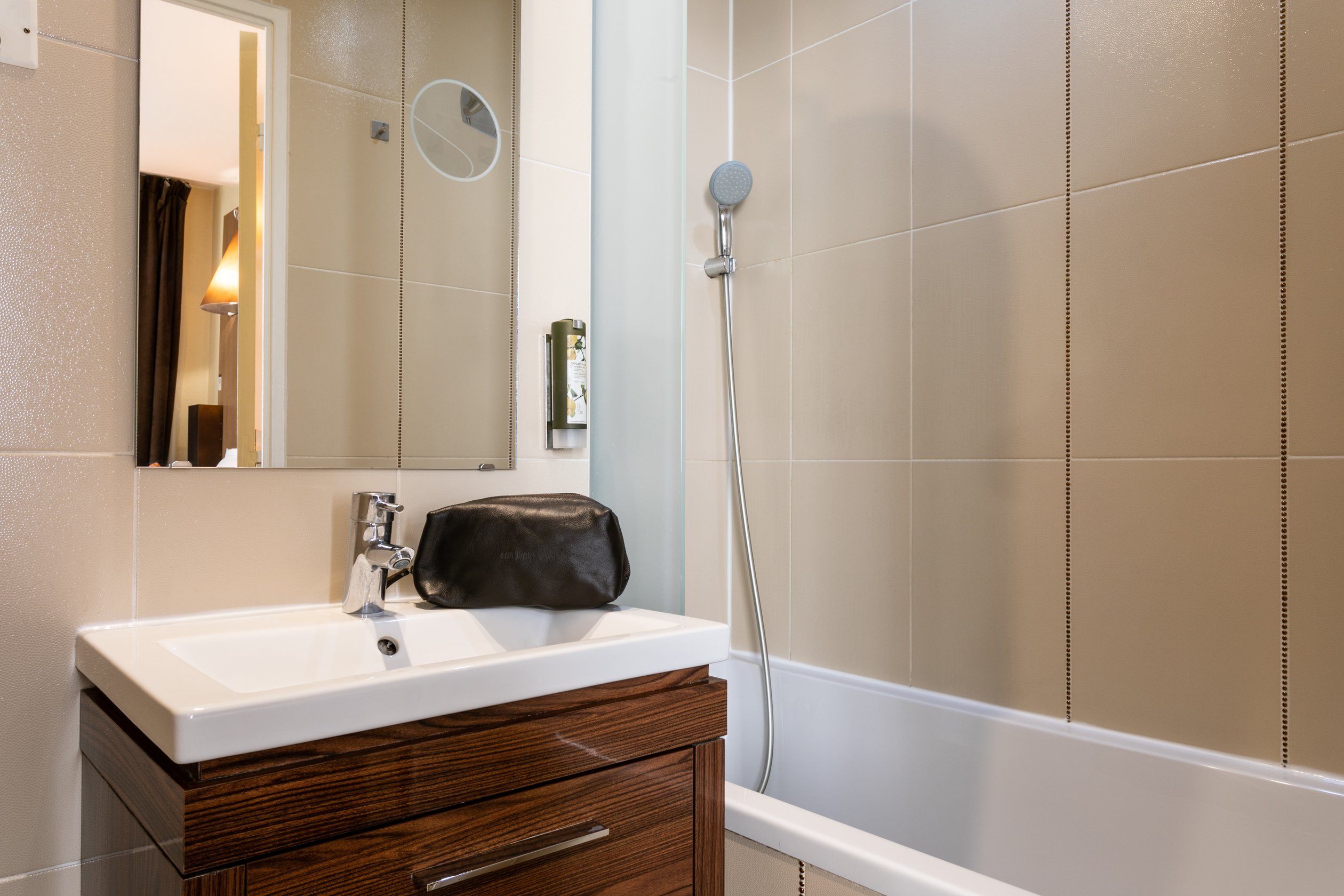 HOTEL CARRE VIEUX PORT 23/24