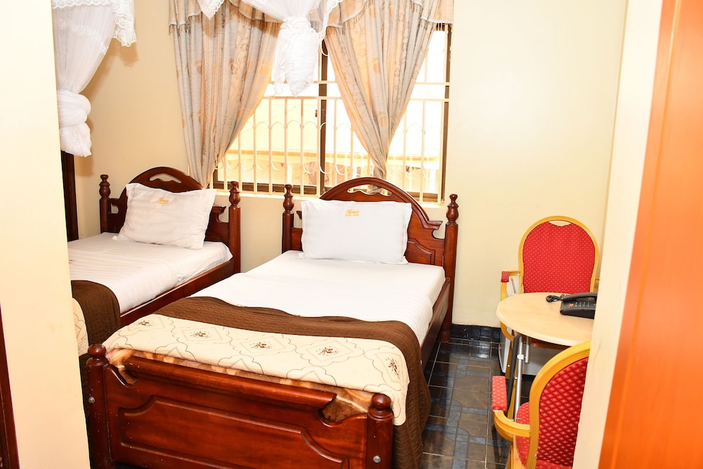 ROOM, TWIN BEDS