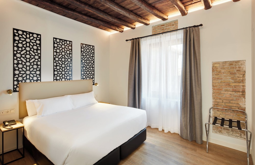 SUPERIOR, STUDIO, DOUBLE BED